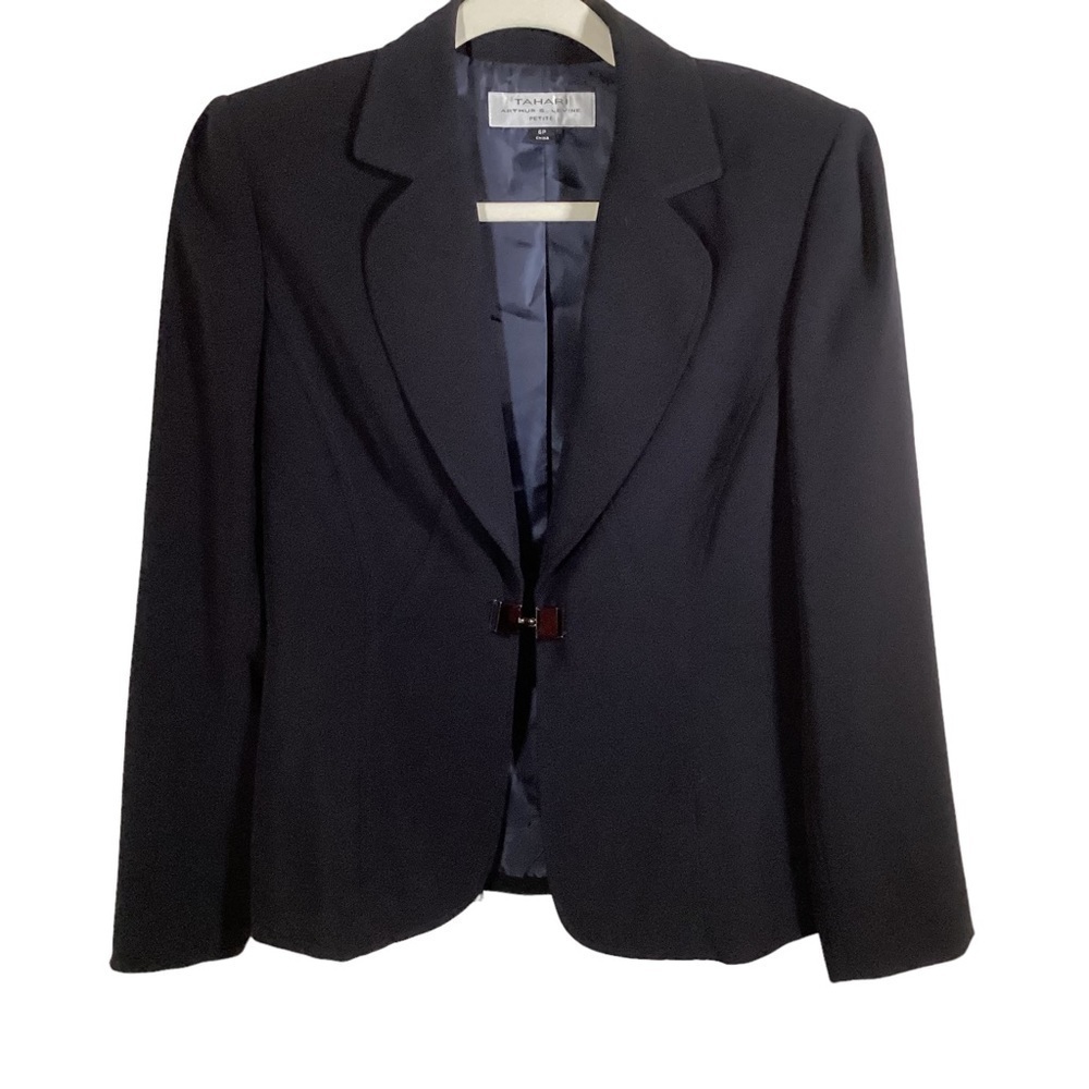 Tahari Women’s Navy Hook Closure Blazer.  Size 6P